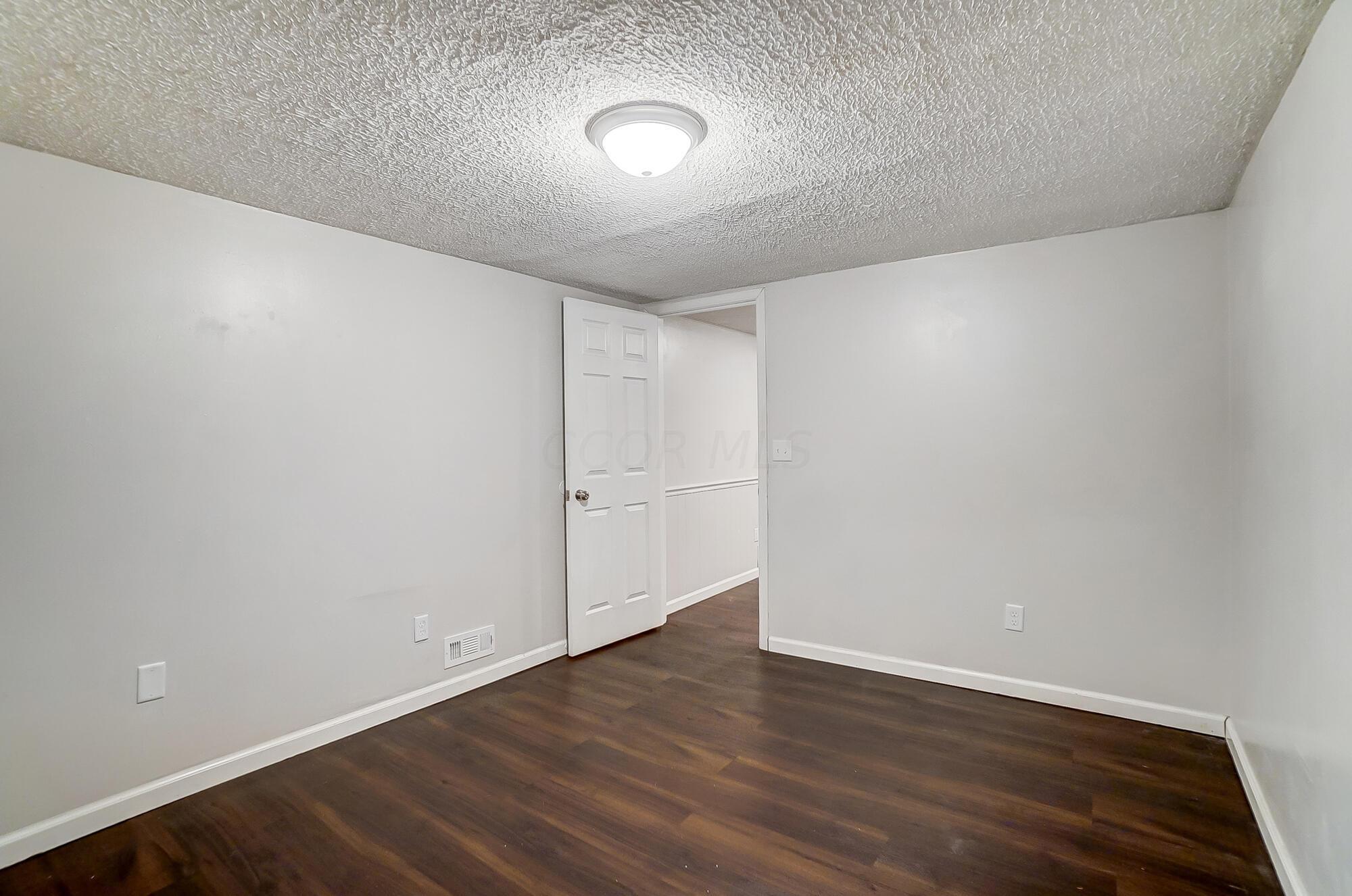 3075 Whitlow Road Columbus, OH 43232 - Photo 32 of 45 Home Office