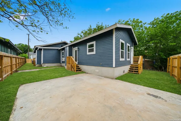 $1,200 | 1225 Burnet Street, Unit 102, San Antonio, TX 78202