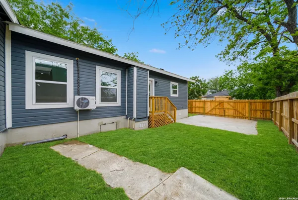 $1,200 | 1225 Burnet Street, Unit 102, San Antonio, TX 78202
