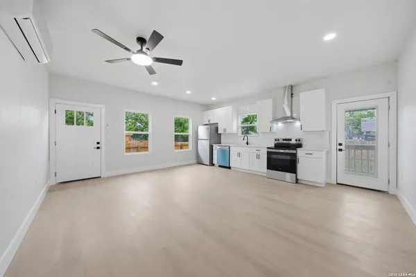 $1,200 | 1225 Burnet Street, Unit 102, San Antonio, TX 78202