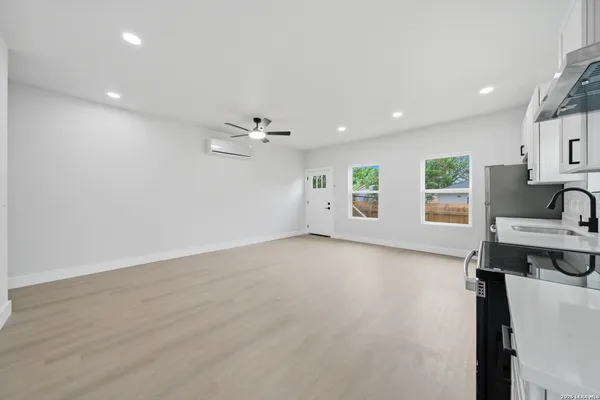 $1,200 | 1225 Burnet Street, Unit 102, San Antonio, TX 78202