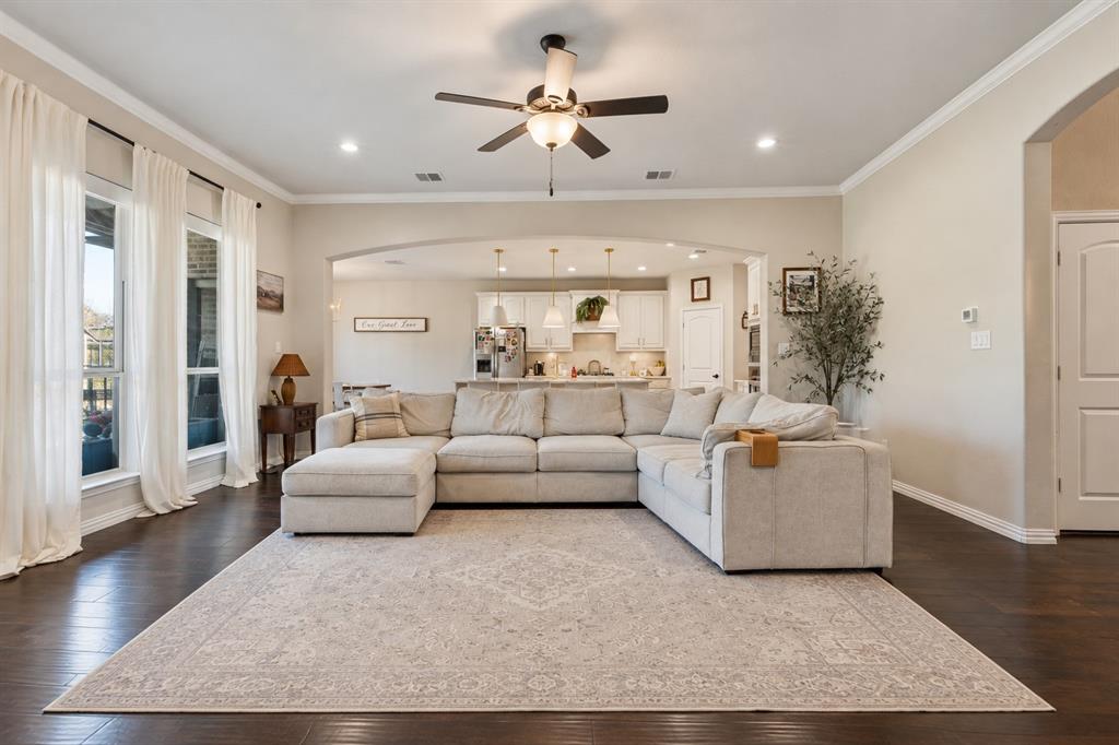 2740 Chimney Rock Road Burleson, TX 76028 - Photo 4 of 20 Gallery Image 4