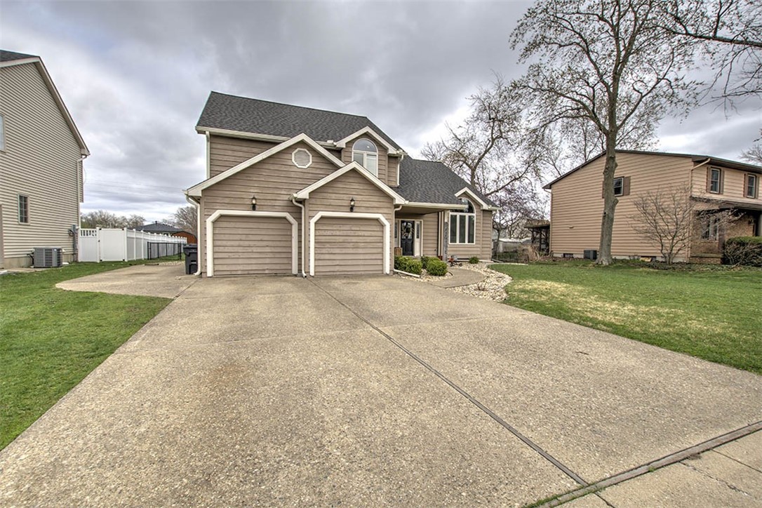 4670 Trevino Lane Decatur, IL 62526 - Photo 3 of 39 front view of a house with a yard