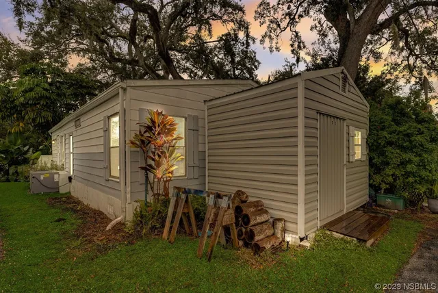 a view of house with backyard