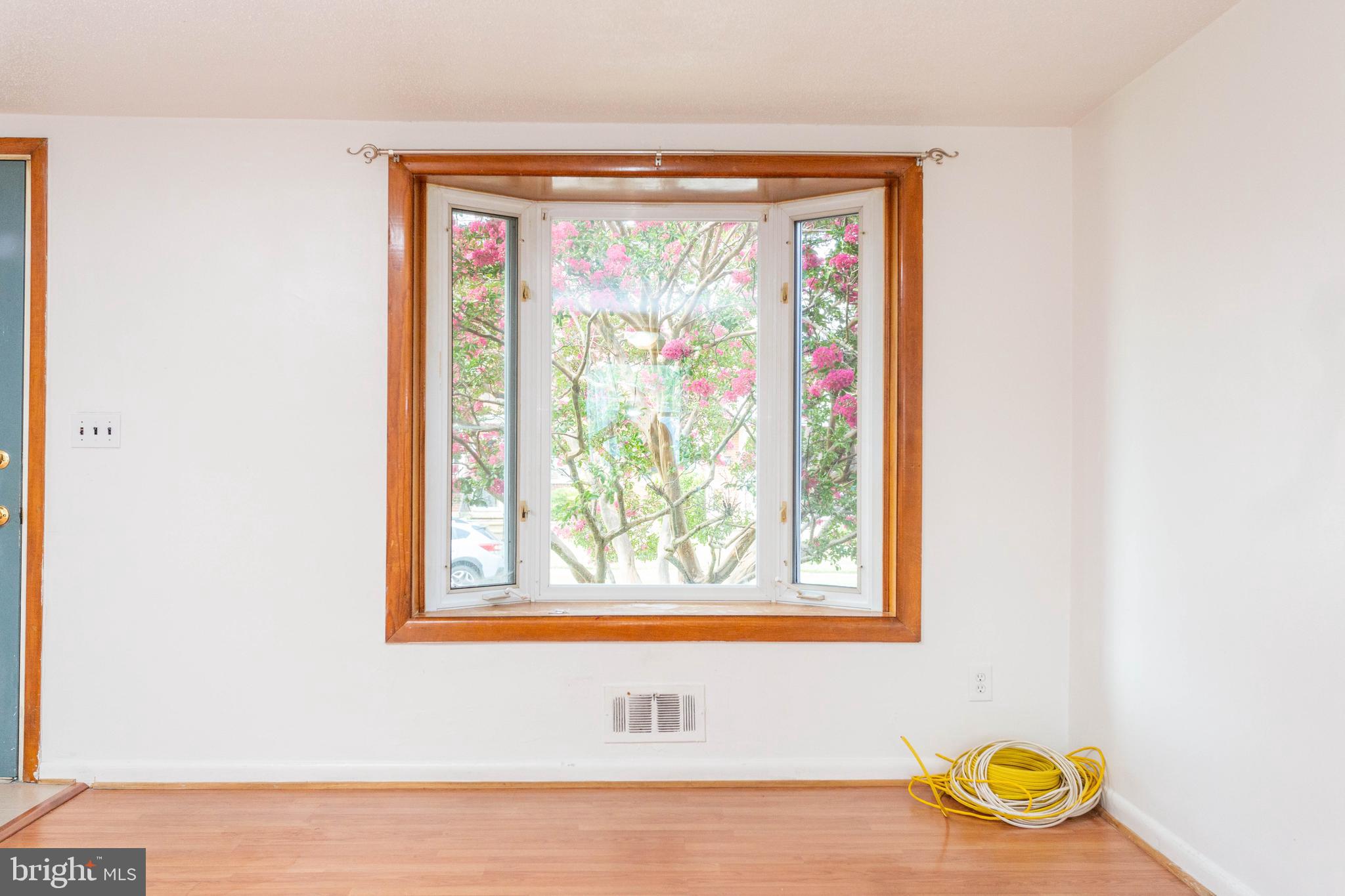7383 Edsworth Road Baltimore, MD 21222 - Photo 10 of 22 Bay window