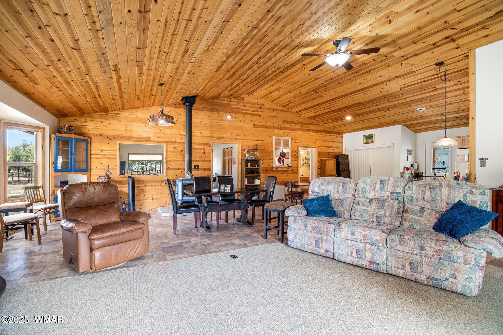 2 N2261 Alpine, AZ 85920 - Photo 13 of 33 family room 2