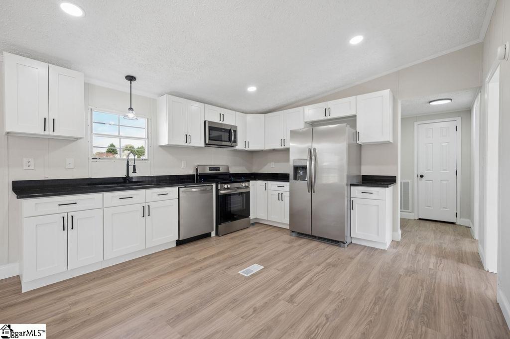 706 Sapphire Court Inman, SC 29349 - Photo 7 of 24