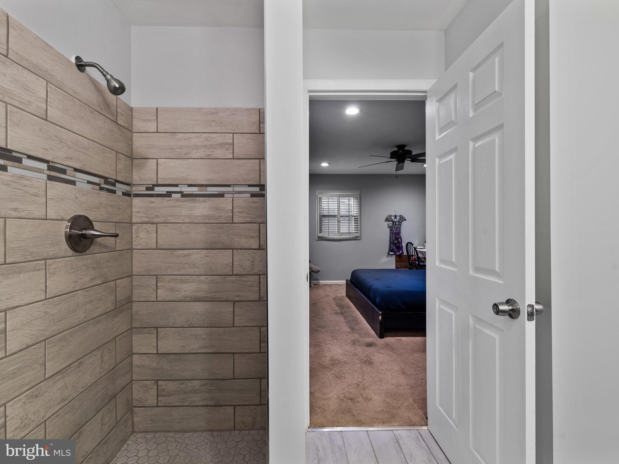 8518 Briarcroft Lane Laurel, MD 20708 - Photo 17 of 30 Master Bath