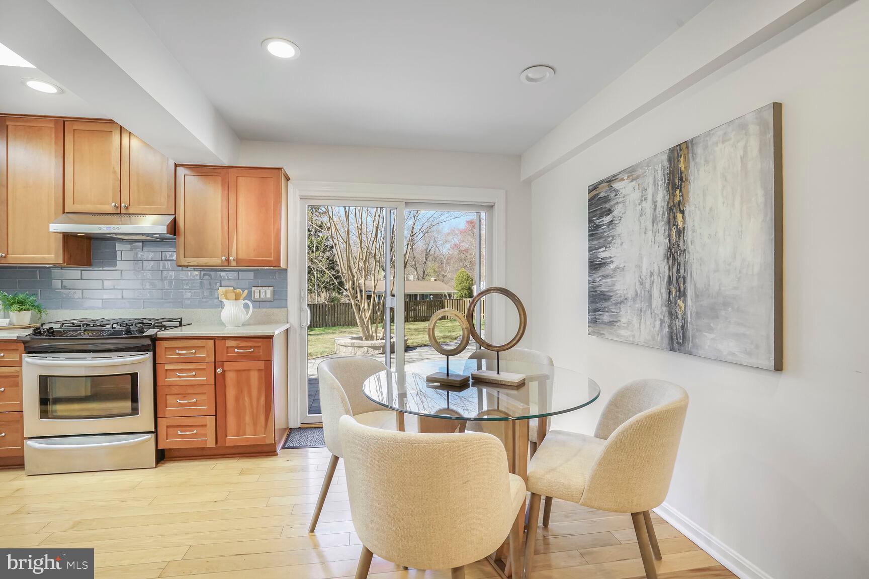 8618 Crestview Drive Fairfax, VA 22031 - Photo 16 of 33 a dining room with furniture and window