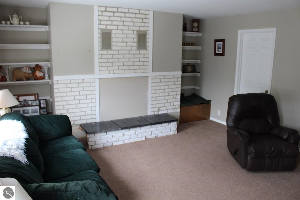 176 South Lincoln Road Mount Pleasant, MI 48858 - Photo 5 of 19 1743717-4.JPG