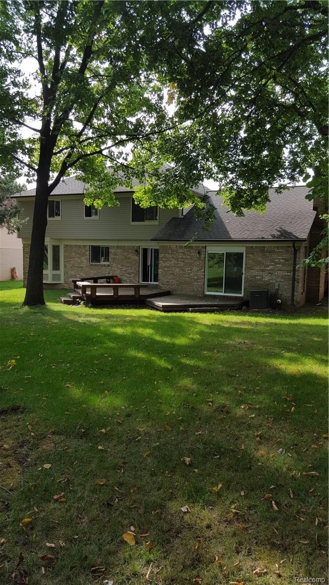 2958 Powderhorn Ridge Road Rochester, MI 48309 - Photo 11 of 13 Deck with 2 NEW doorwalls & siding