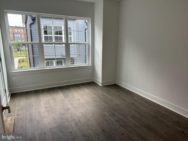 11256 Bunsen Street Reston, VA 20190 - Photo 5 of 8