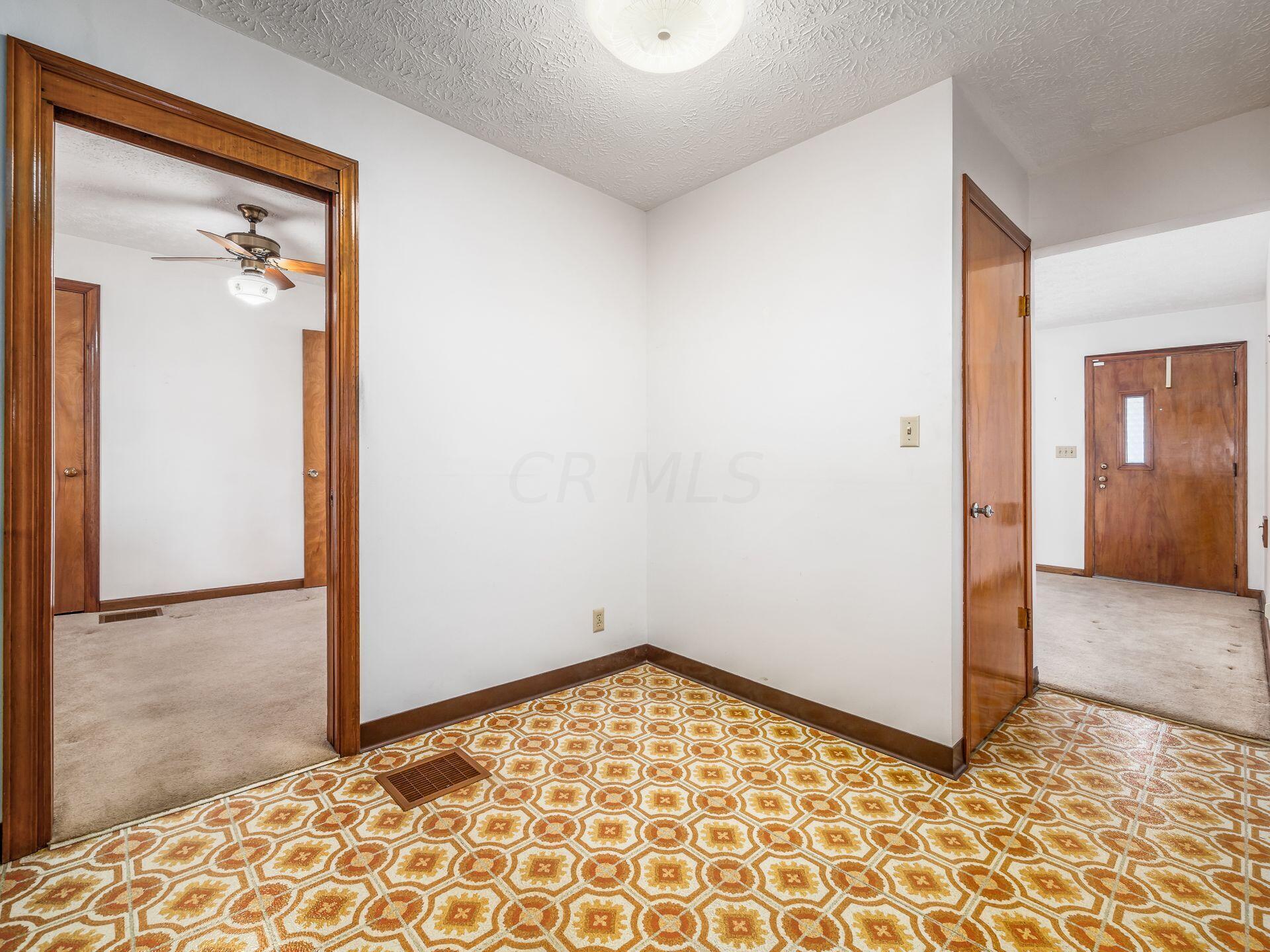 3339 Karl Road Columbus, OH 43224 - Photo 6 of 29 012_60b64_N 3339 Karl Rd 019a