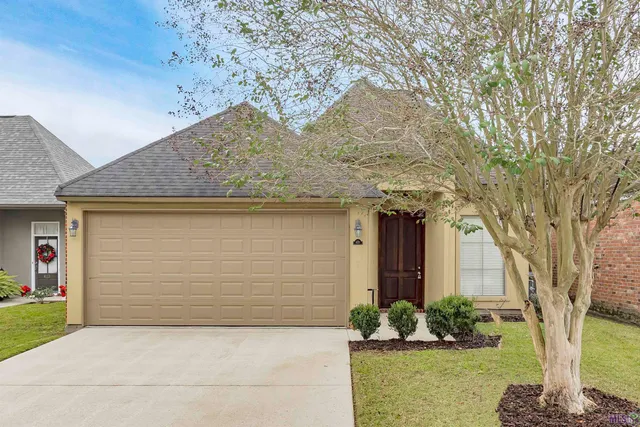 $2,050 | 633 Fall Creek Drive, Baton Rouge, LA 70810