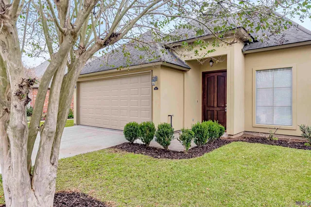 $2,050 | 633 Fall Creek Drive, Baton Rouge, LA 70810