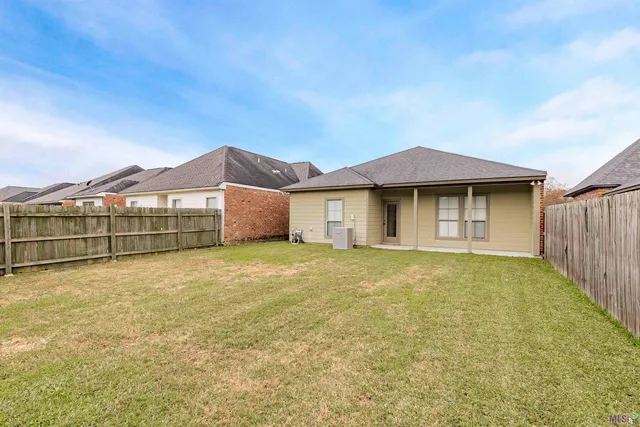 $2,050 | 633 Fall Creek Drive, Baton Rouge, LA 70810