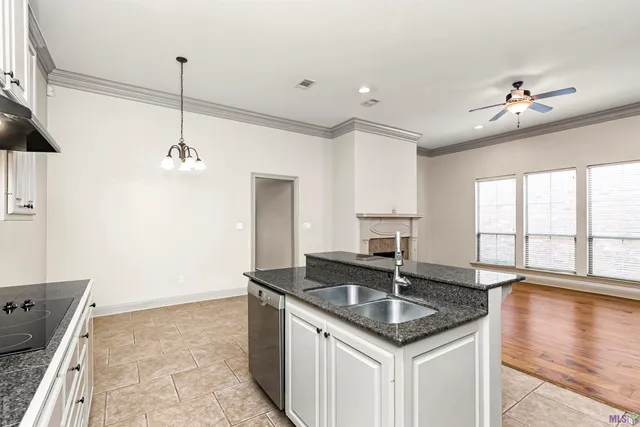 $2,050 | 633 Fall Creek Drive, Baton Rouge, LA 70810