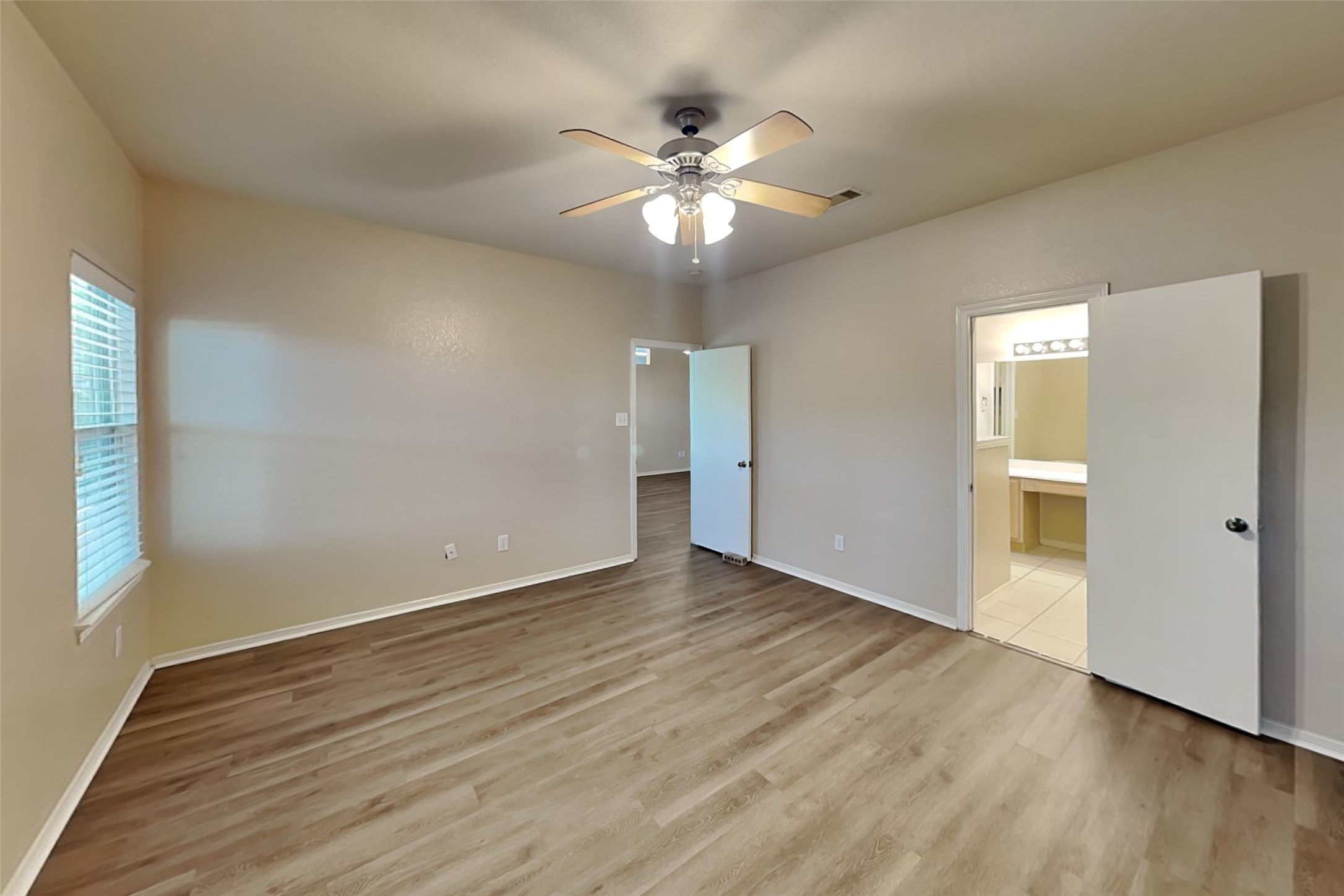 285 Mesa View Conroe, TX 77316 - Photo 8 of 16