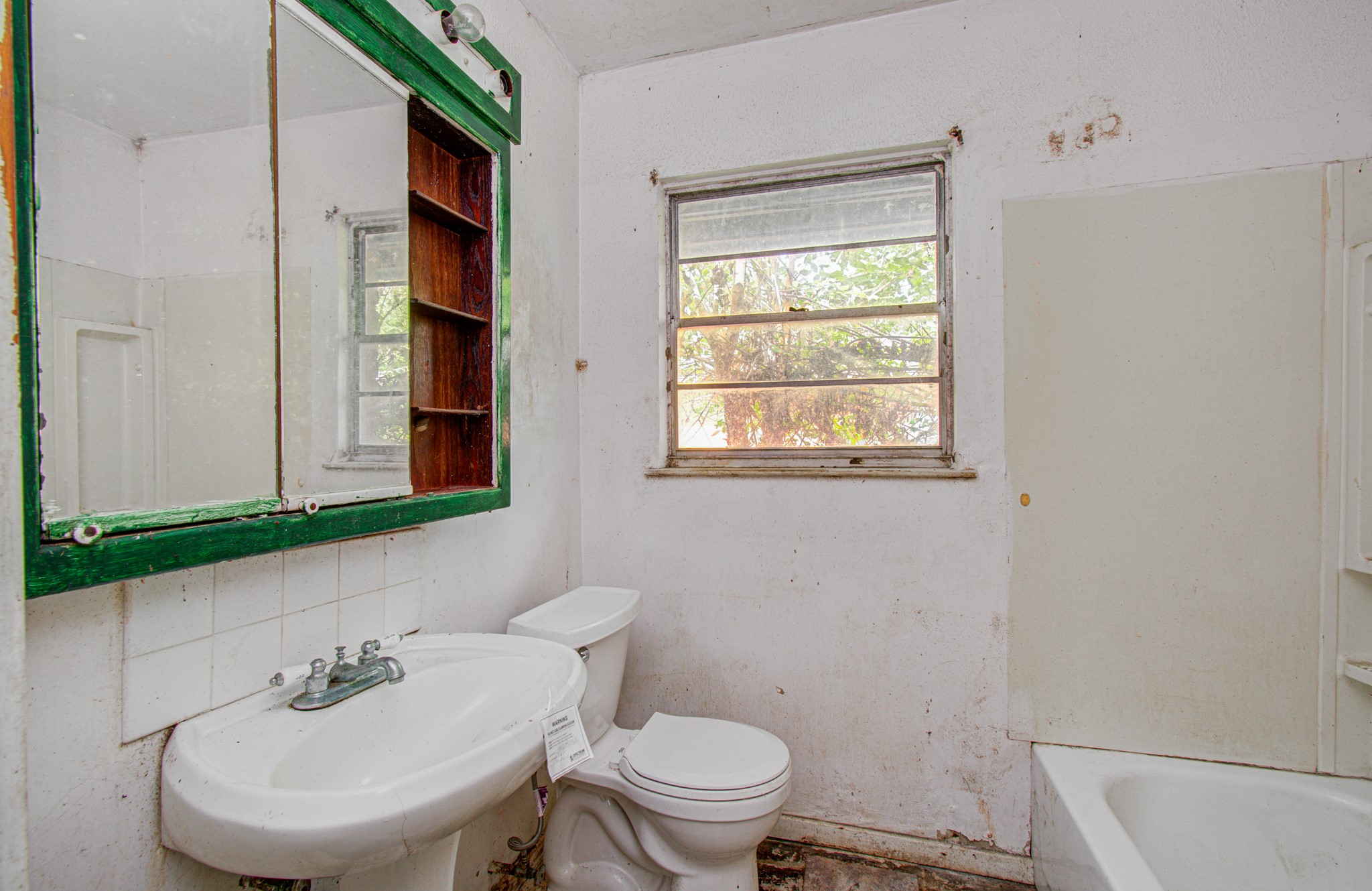 4110 Howcher Street Houston, TX 77047 - Photo 12 of 13 Full Bath