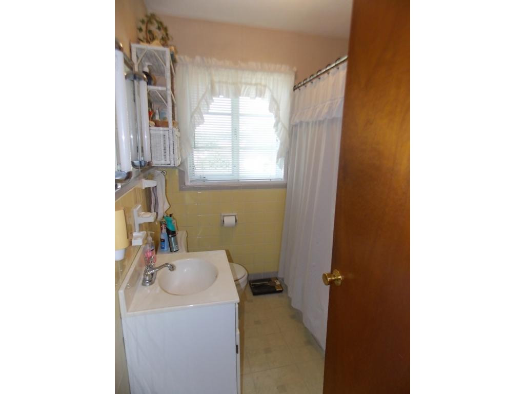 411 Cheyenne Road Bristol, VA 24201 - Photo 3 of 14 Photo 3