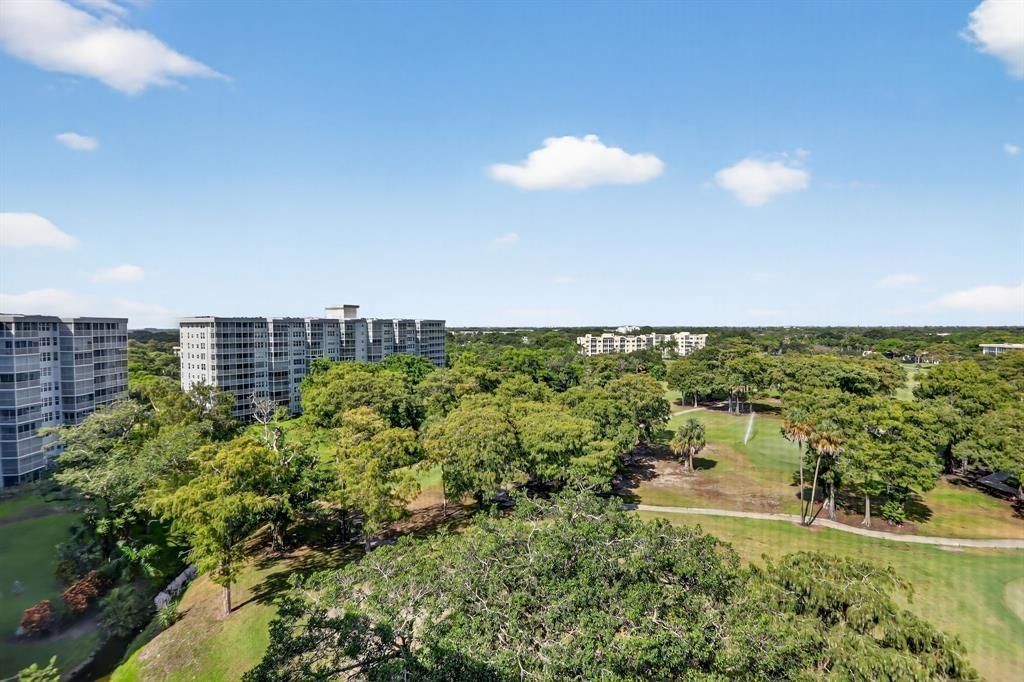 605 Oaks Drive, Unit 1008 Pompano Beach, FL 33069 - Photo 29 of 30 a view of a city