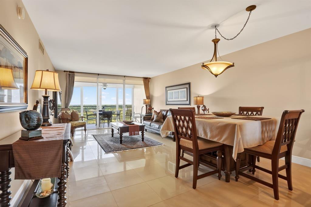 605 Oaks Drive, Unit 1008 Pompano Beach, FL 33069 - Photo 4 of 30 a view of a livingroom and dining room