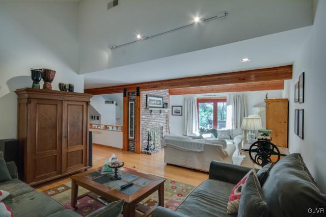 2005 Church Road Bethlehem, PA 18015 - Photo 3 of 26 26 X 15 Living Room