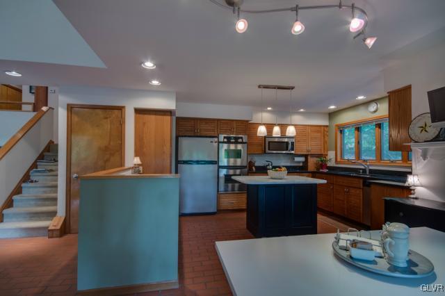 2005 Church Road Bethlehem, PA 18015 - Photo 7 of 26 Marble Topped Center Island/Double SS Wall Ovens