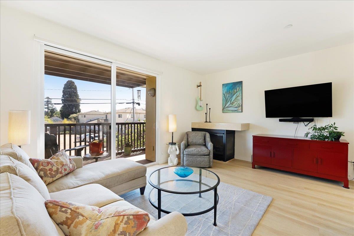 117 Gault Street, Unit B Santa Cruz, CA 95062 - Photo 12 of 42 a living room with furniture and a flat screen tv