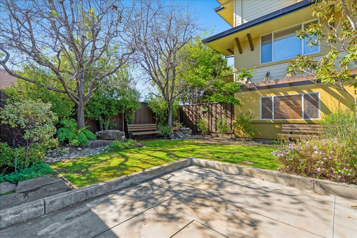 117 Gault Street, Unit B Santa Cruz, CA 95062 - Photo 32 of 42 front view of a house with a yard