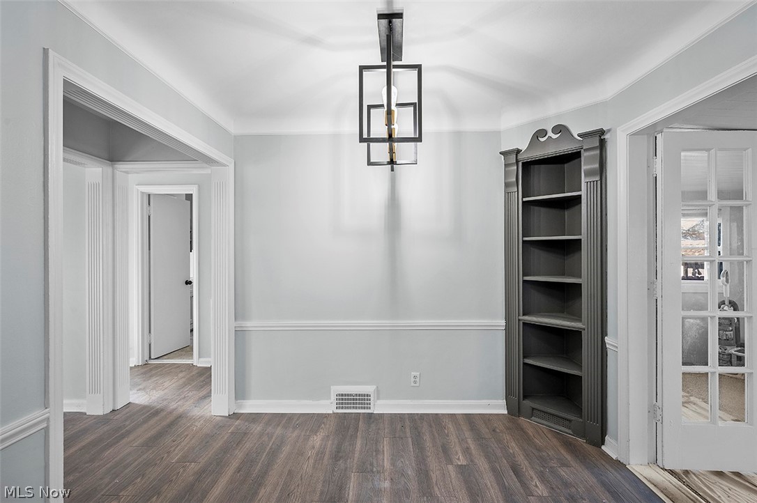 3873 Grosvenor Road Cleveland, OH 44118 - Photo 6 of 21