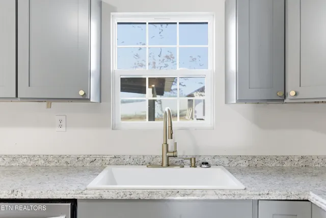 $399,900 | 444 Island Ford Road, Lancing, TN 37770