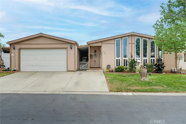 a front view of house with yard