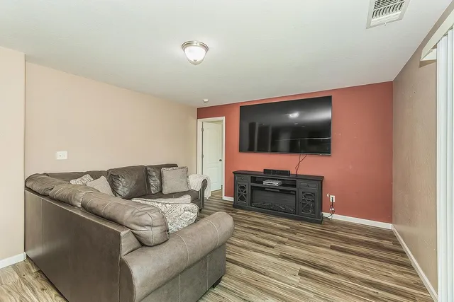 $525,000 | 337 South Stanford Avenue, Fresno, CA 93727