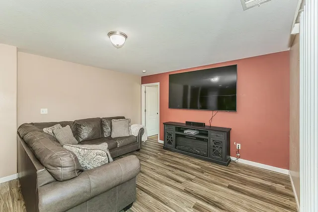 $525,000 | 337 South Stanford Avenue, Fresno, CA 93727