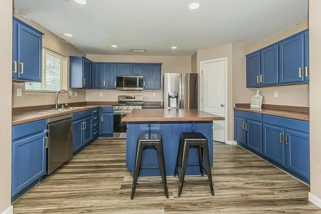 $525,000 | 337 South Stanford Avenue, Fresno, CA 93727