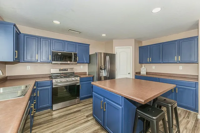 $525,000 | 337 South Stanford Avenue, Fresno, CA 93727