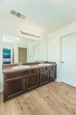 $525,000 | 337 South Stanford Avenue, Fresno, CA 93727