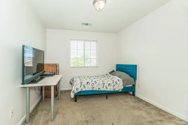 $525,000 | 337 South Stanford Avenue, Fresno, CA 93727