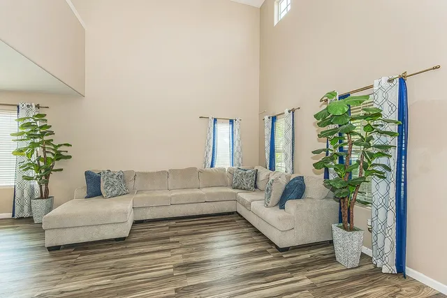 $525,000 | 337 South Stanford Avenue, Fresno, CA 93727