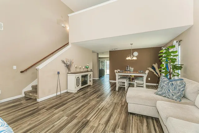 $525,000 | 337 South Stanford Avenue, Fresno, CA 93727