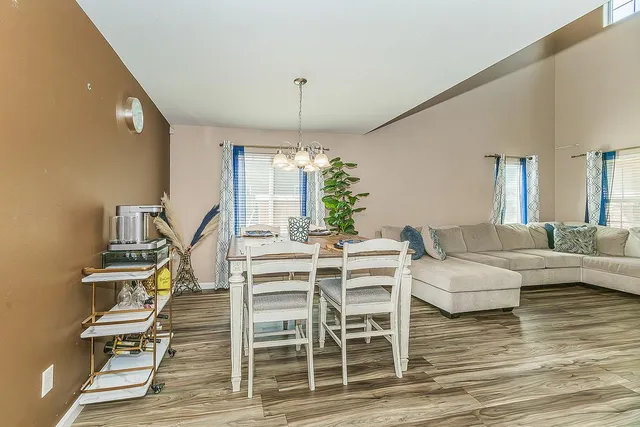 $525,000 | 337 South Stanford Avenue, Fresno, CA 93727