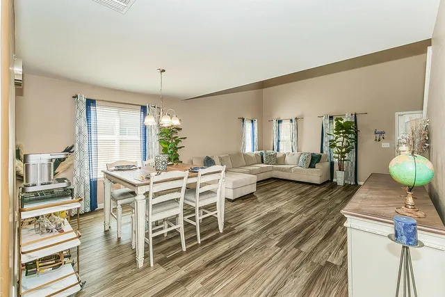 $525,000 | 337 South Stanford Avenue, Fresno, CA 93727