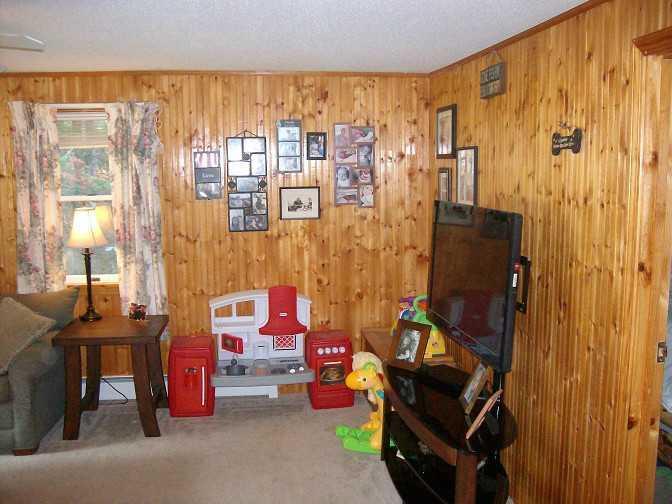 39 Woodland Road Ellsworth, ME 04605 - Photo 4 of 35 Living Room.