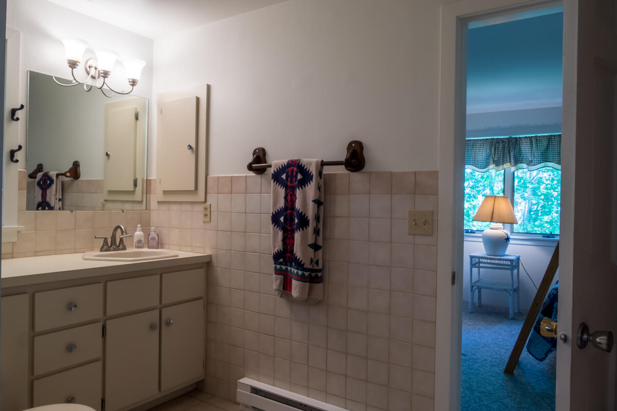 15 Cushing Briggs Road Freeport, ME 04032 - Photo 42 of 86 48-Shared full bath (1 of 2)