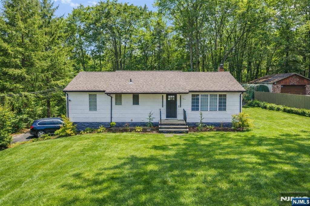 163 La Rue Road West Milford, NJ 07435 - Photo 3 of 28