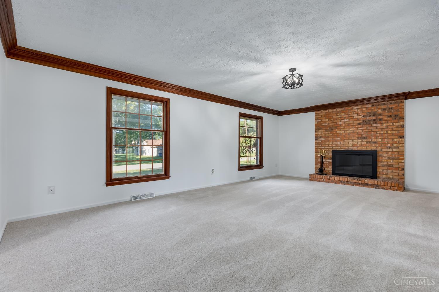 558 Lang Road Cincinnati, OH 45244 - Photo 6 of 49 Gallery Image 6