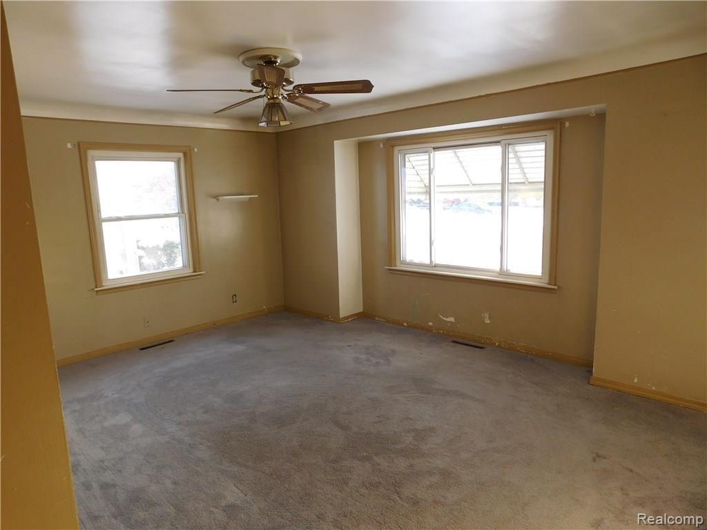 25156 Hayes Road Roseville, MI 48066 - Photo 5 of 30 DSCN0642.JPG