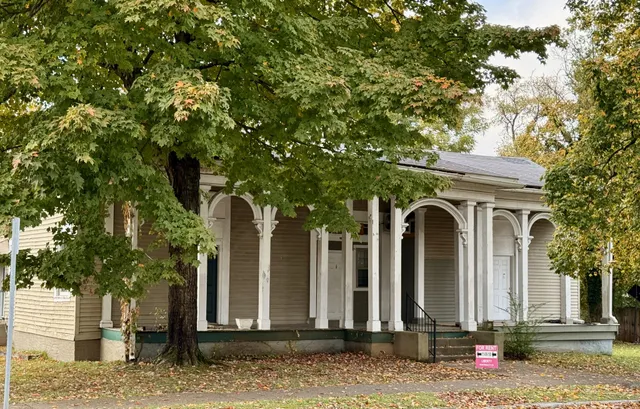 a front view of house with yard
