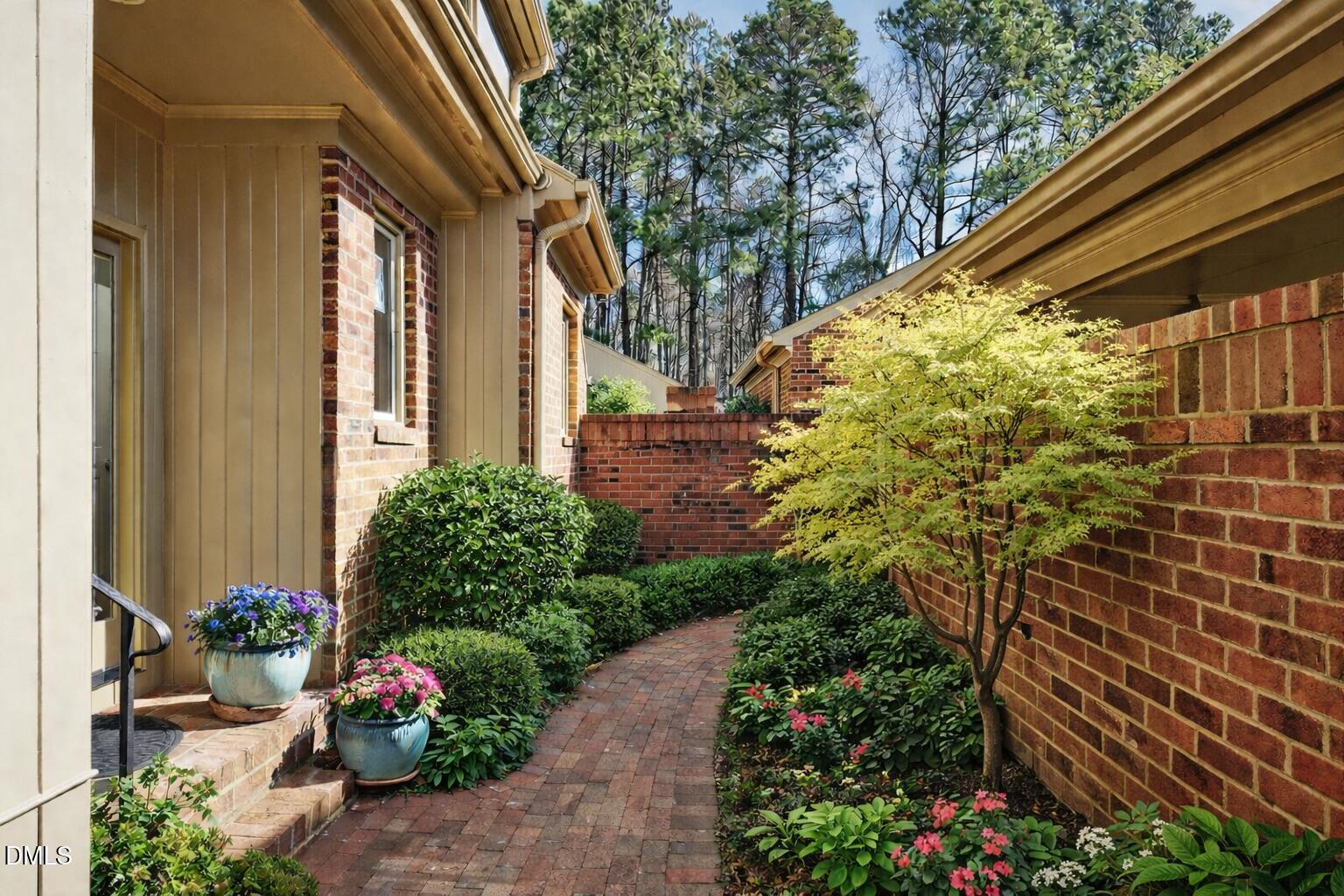 38 Innisfree Drive Durham, NC 27707 - Photo 5 of 30 Virtually staged Front Courtyard